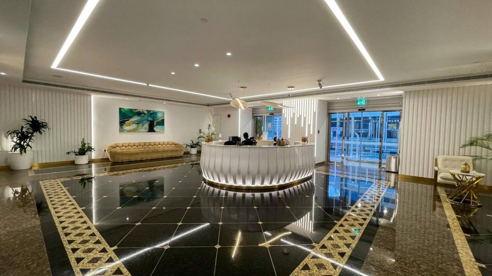 Sea & Palm View Elegant 1 Bedroom Apartment Dubai Bagian luar foto