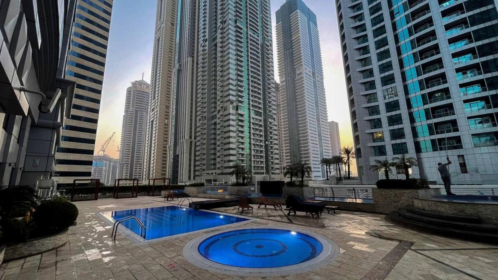 Sea & Palm View Elegant 1 Bedroom Apartment Dubai Bagian luar foto