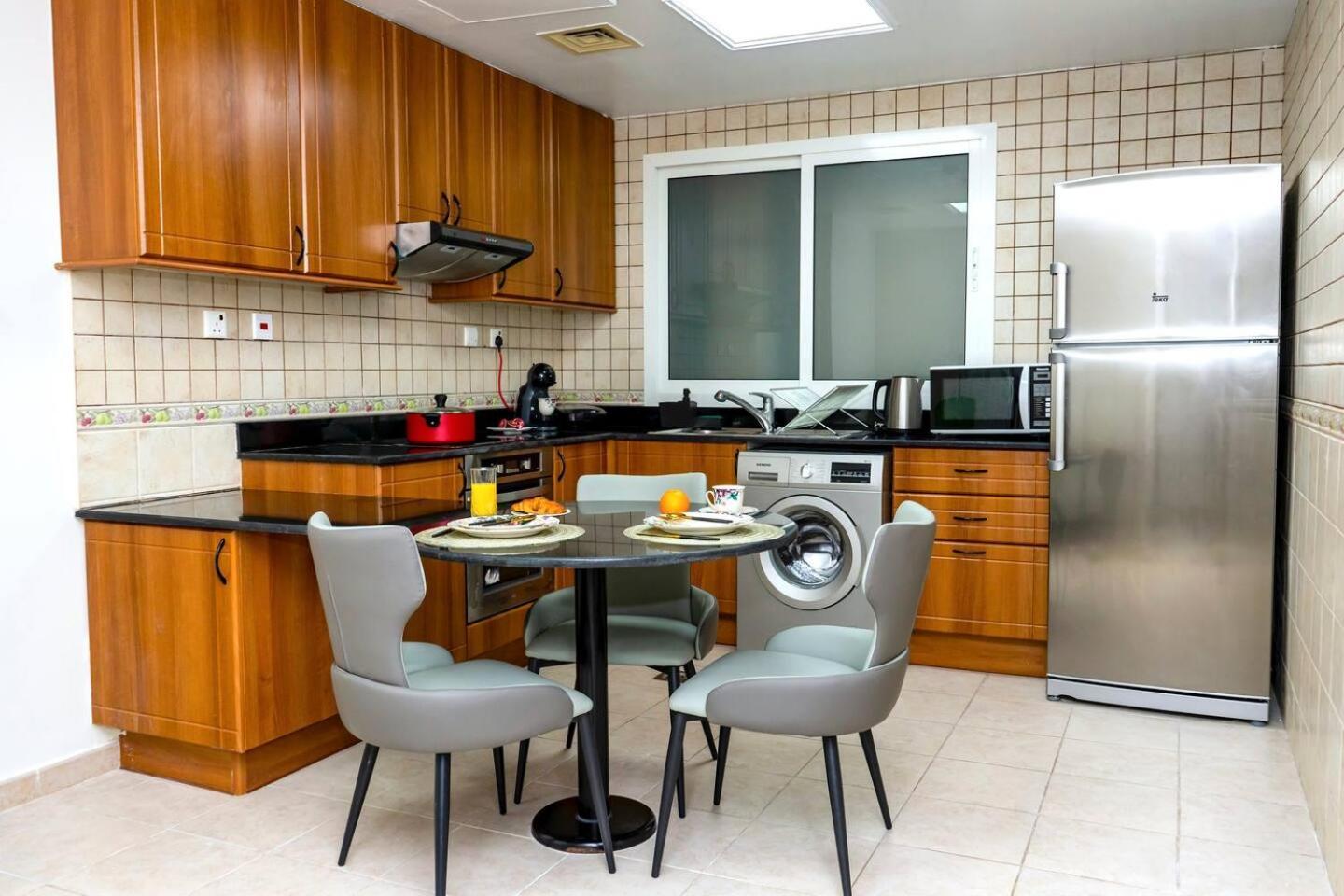 Sea & Palm View Elegant 1 Bedroom Apartment Dubai Bagian luar foto