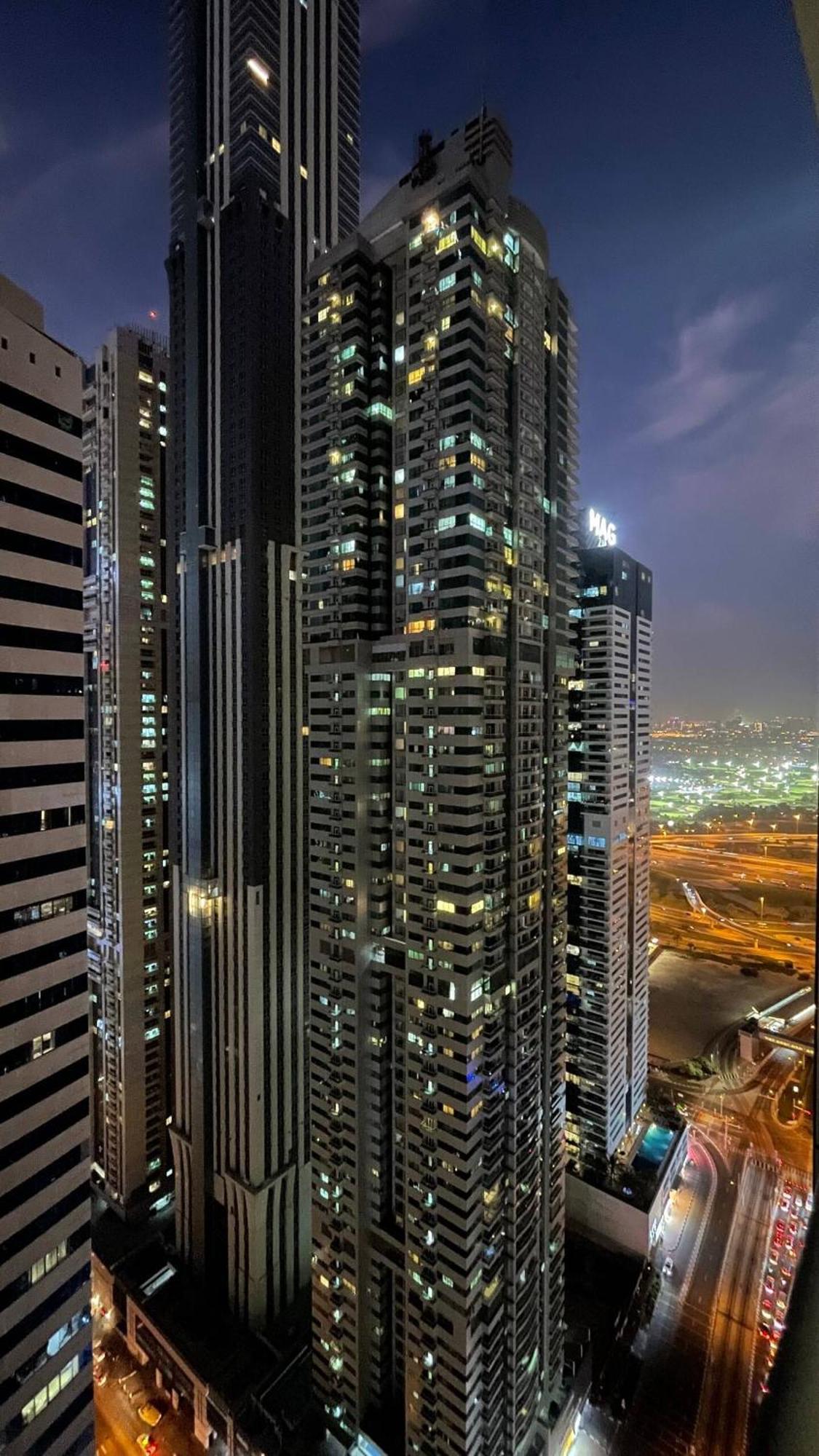 Sea & Palm View Elegant 1 Bedroom Apartment Dubai Bagian luar foto