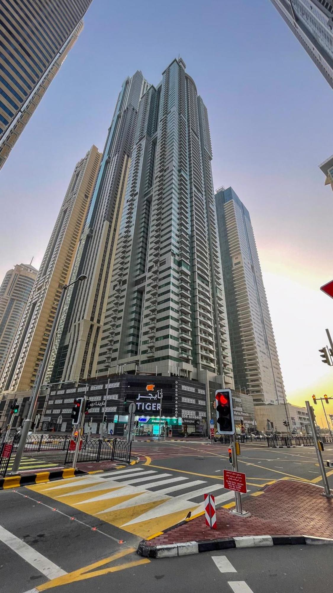 Sea & Palm View Elegant 1 Bedroom Apartment Dubai Bagian luar foto